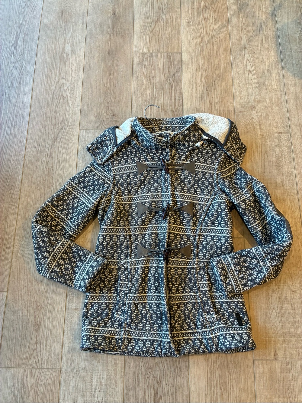 Roots Patterned Toggle Coat with Sherpa Lining - Black & White zip up pockets M
